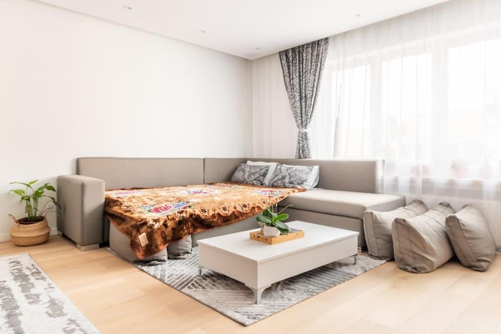 European Heart 2-Bedroom Flat. Βρυξέλλες Εξωτερικό φωτογραφία