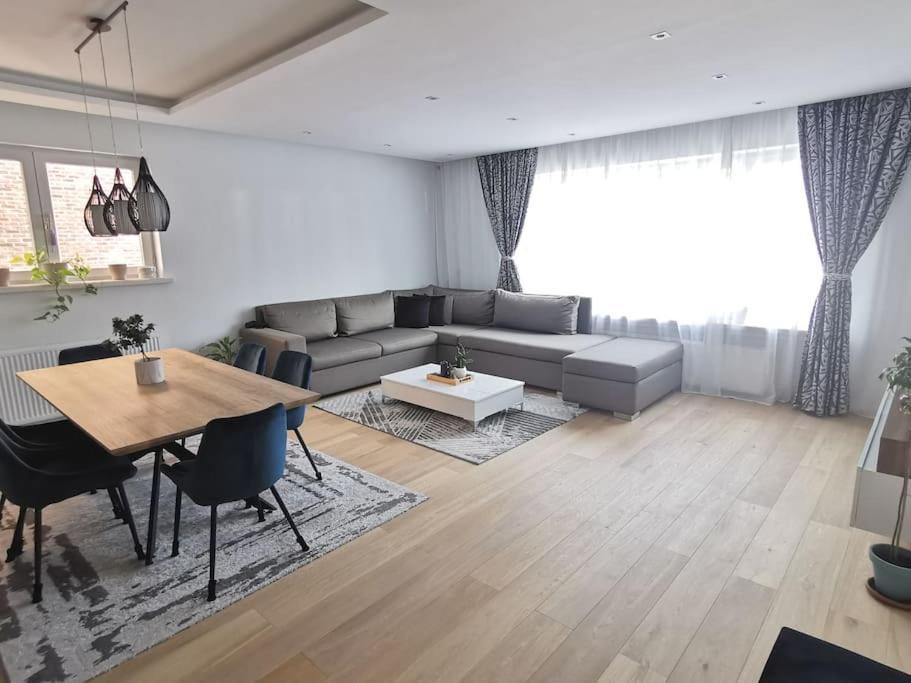 European Heart 2-Bedroom Flat. Βρυξέλλες Εξωτερικό φωτογραφία