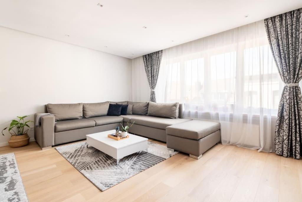 European Heart 2-Bedroom Flat. Βρυξέλλες Εξωτερικό φωτογραφία